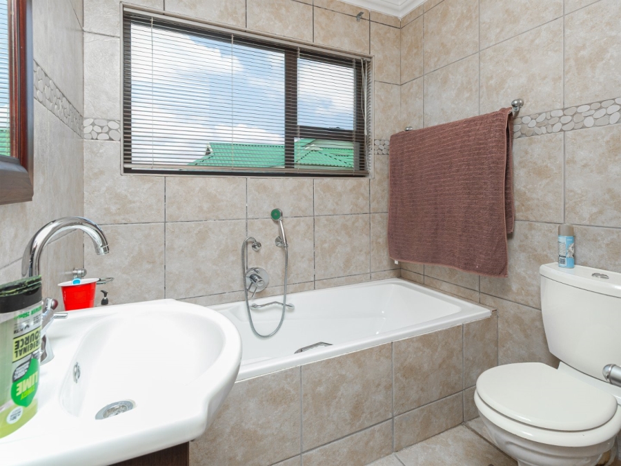 5 Bedroom Property for Sale in Caribbean Beach Club North West